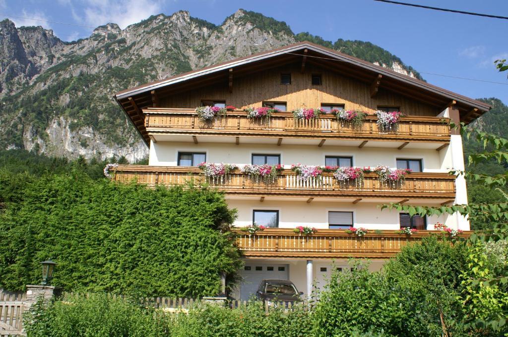 Pension Bergfried Grodig Bagian luar foto